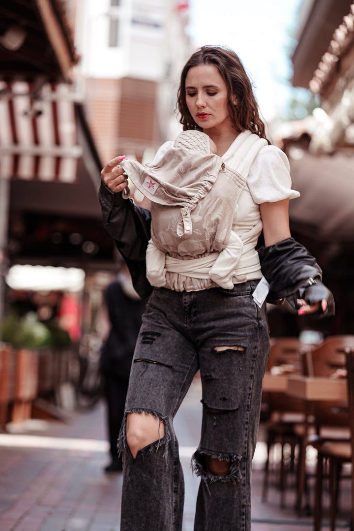 Babytrage TaiTai Silky Skulls - KOKADI