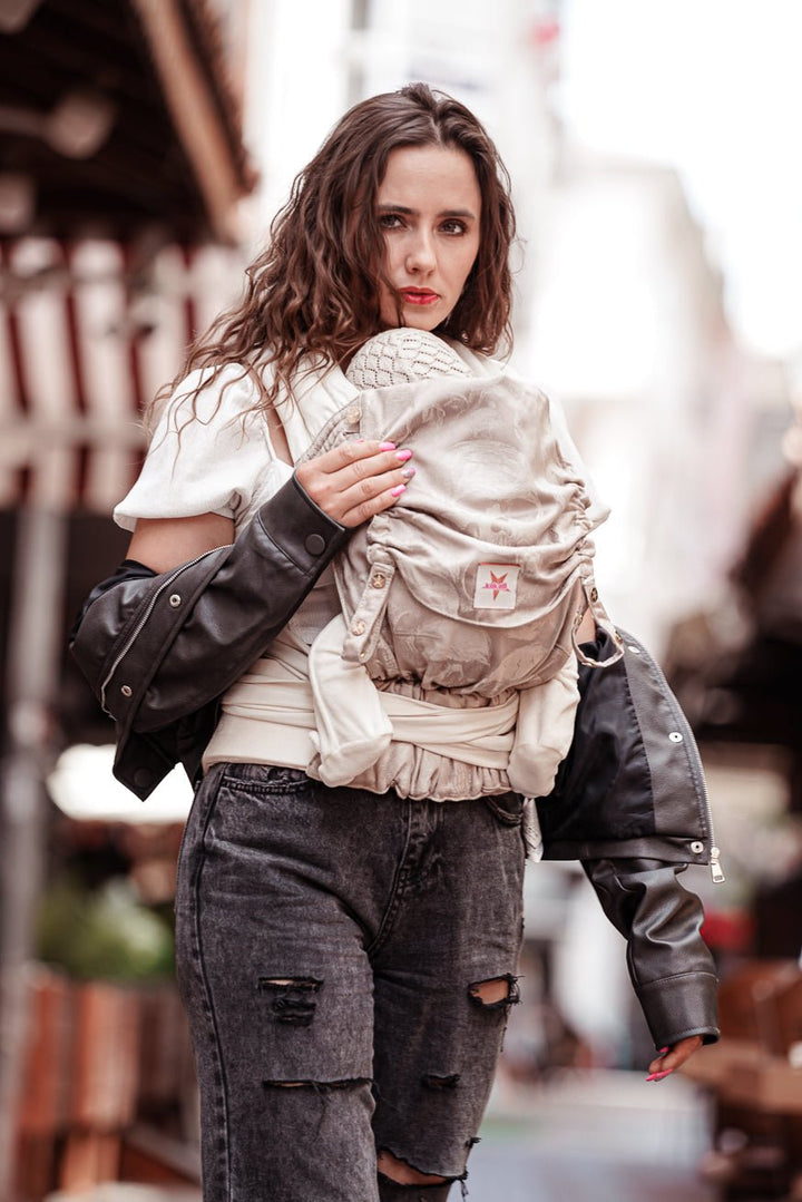 Babytrage TaiTai Silky Skulls - KOKADI