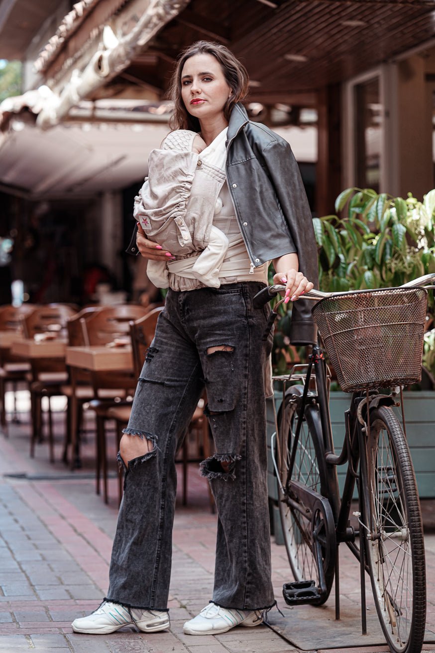 Babytrage TaiTai Silky Skulls - KOKADI